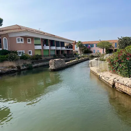 Maison Bord De 2 بيت للعطل *
